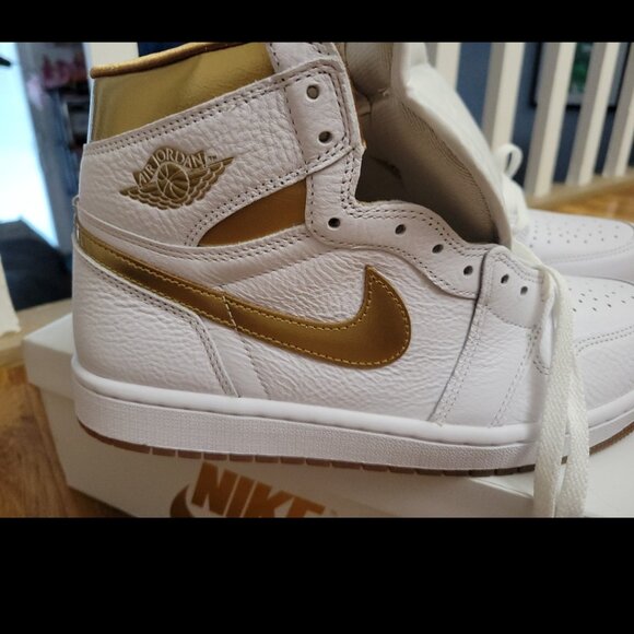 Women's Nike Air Jordans 1 Reto Ho OG - Picture 6 of 9